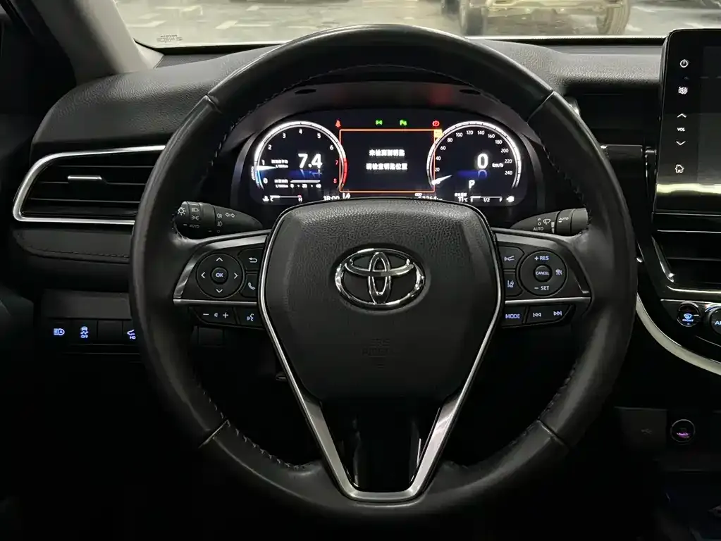 Toyota Camry — фото 5