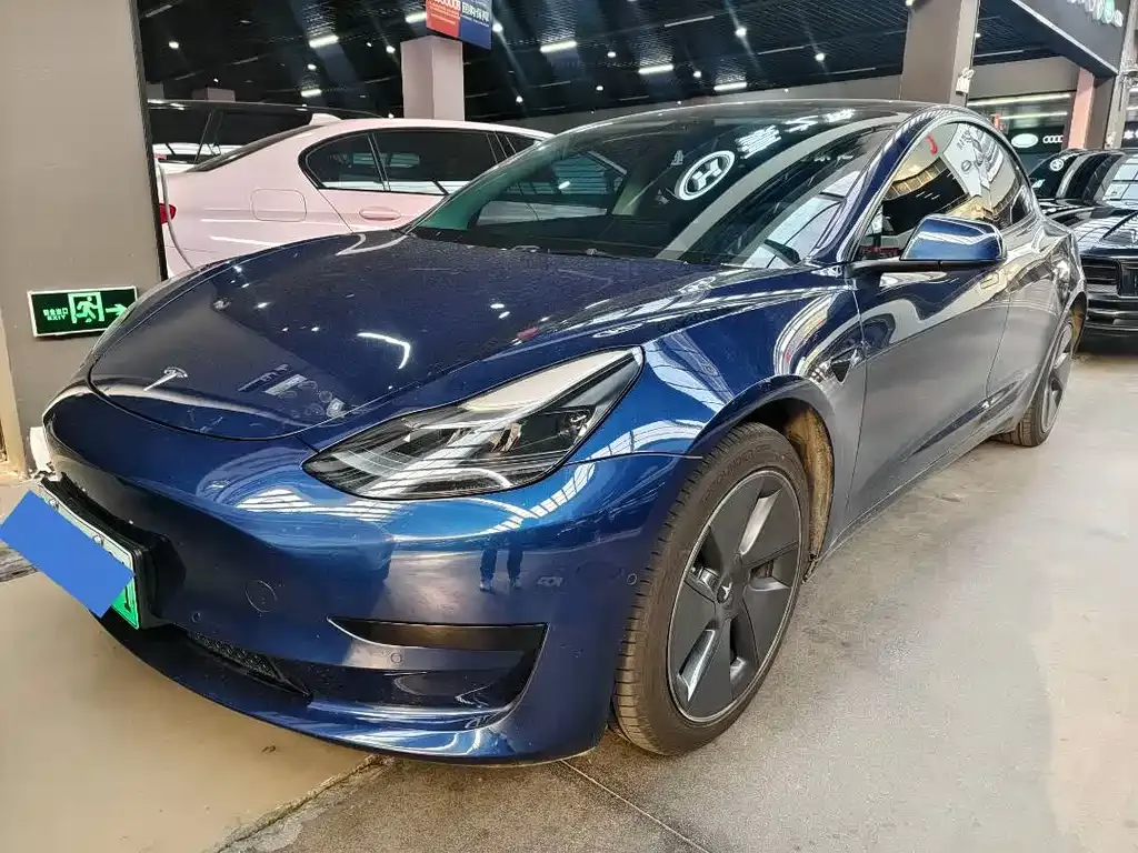 Tesla Model 3 — фото 1