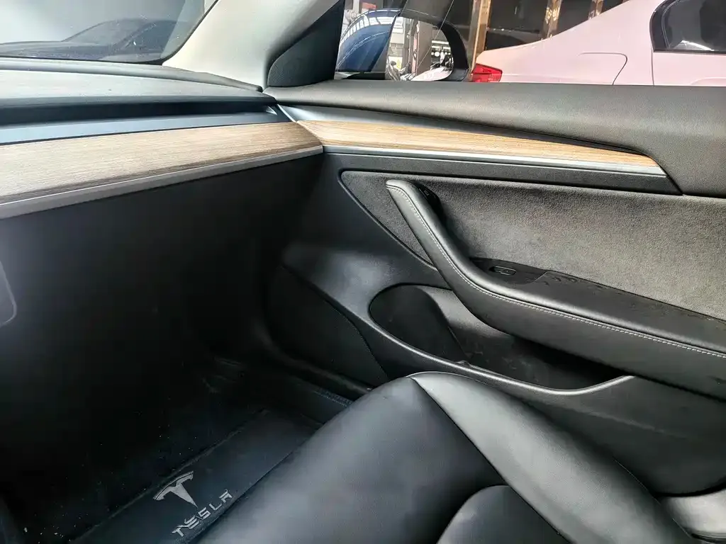 Tesla Model 3 — фото 10