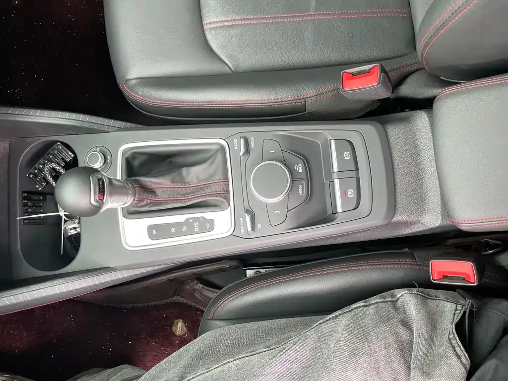 Audi Q2L 2023 из CN, фото 3