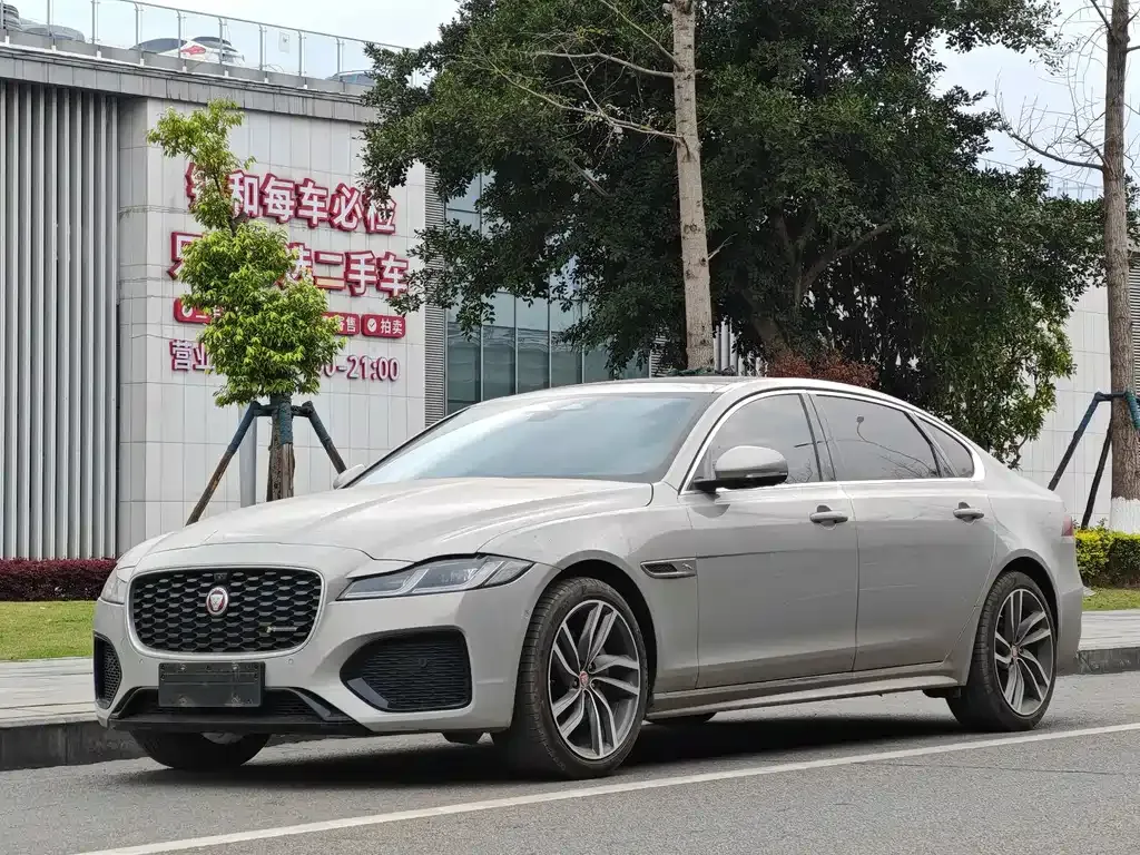 Jaguar XFL — фото 1