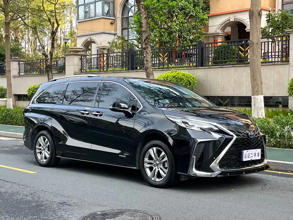 Toyota Sienna — фото 5