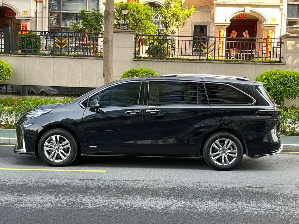 Toyota Sienna — фото 6