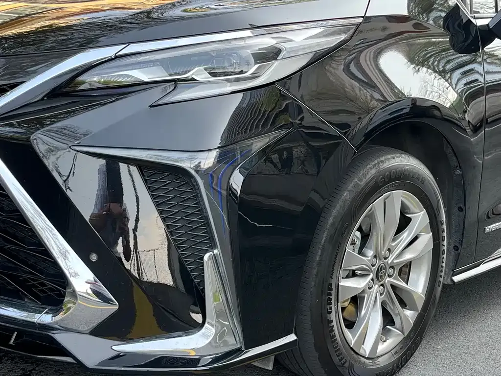 Toyota Sienna — фото 4