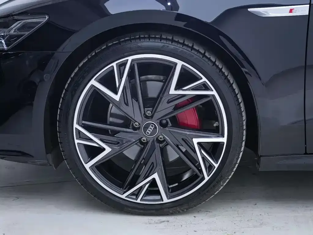 Audi A7L 2024 из CN, фото 10
