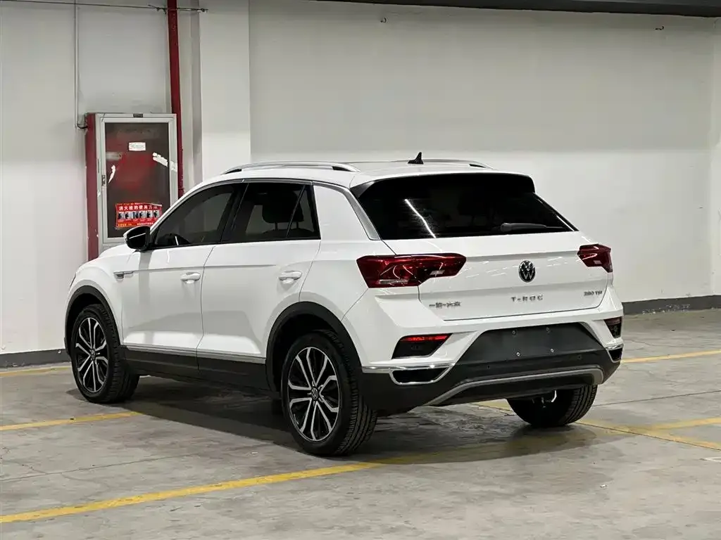 Volkswagen T-Roc — фото 6