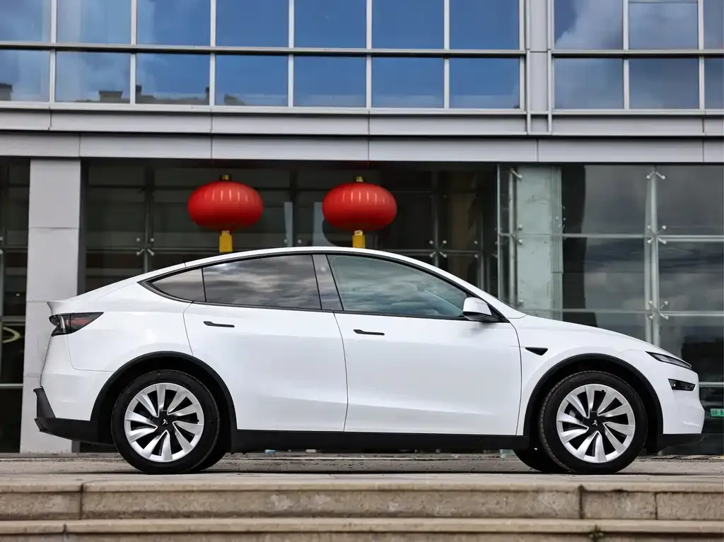 Tesla Model Y 2025 из CN, фото 3