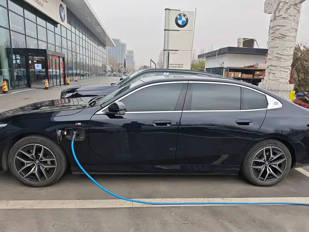 BMW i5 2025 из CN, фото 7