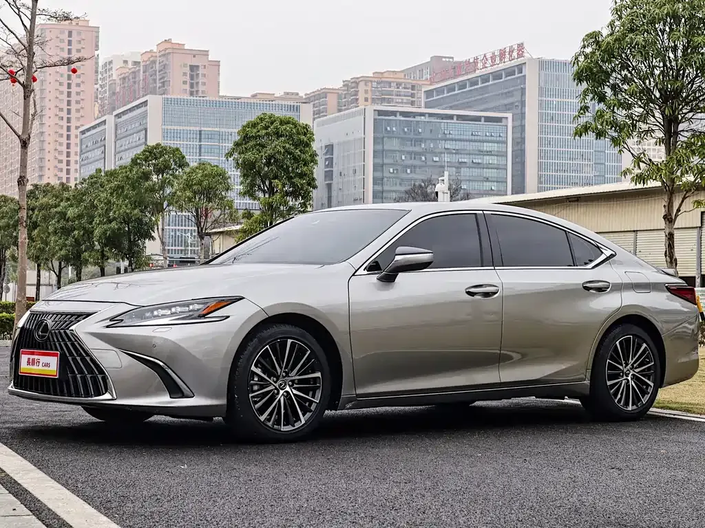 Lexus ES — фото 1