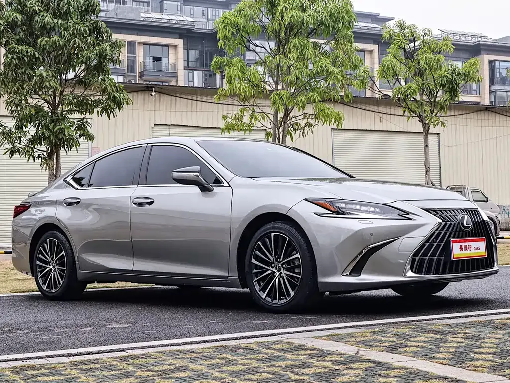 Lexus ES — фото 5