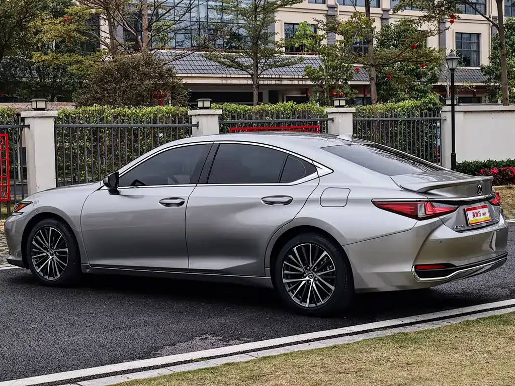 Lexus ES — фото 10