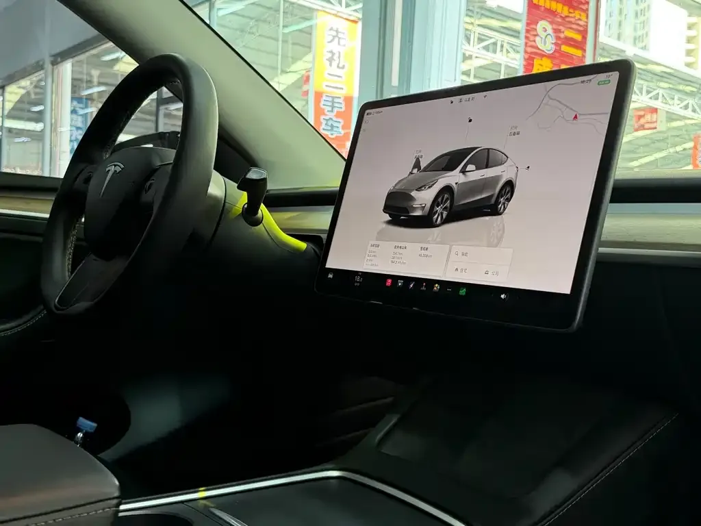 Tesla Model Y — фото 8