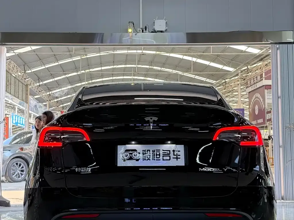 Tesla Model Y — фото 4