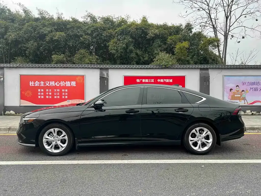 Honda Accord — фото 8