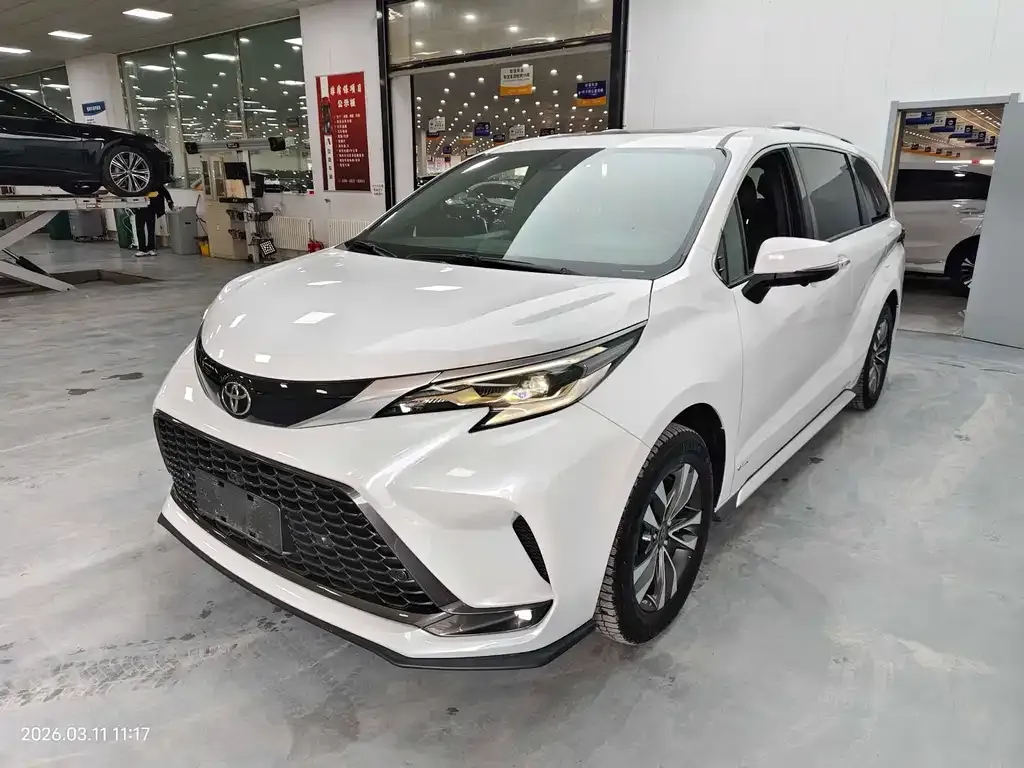 Toyota Granvia 2024 из CN, фото 1