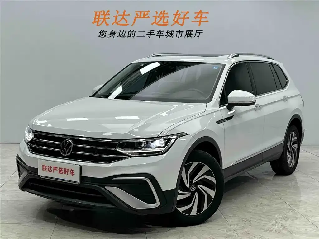 Volkswagen Tiguan L — фото 1