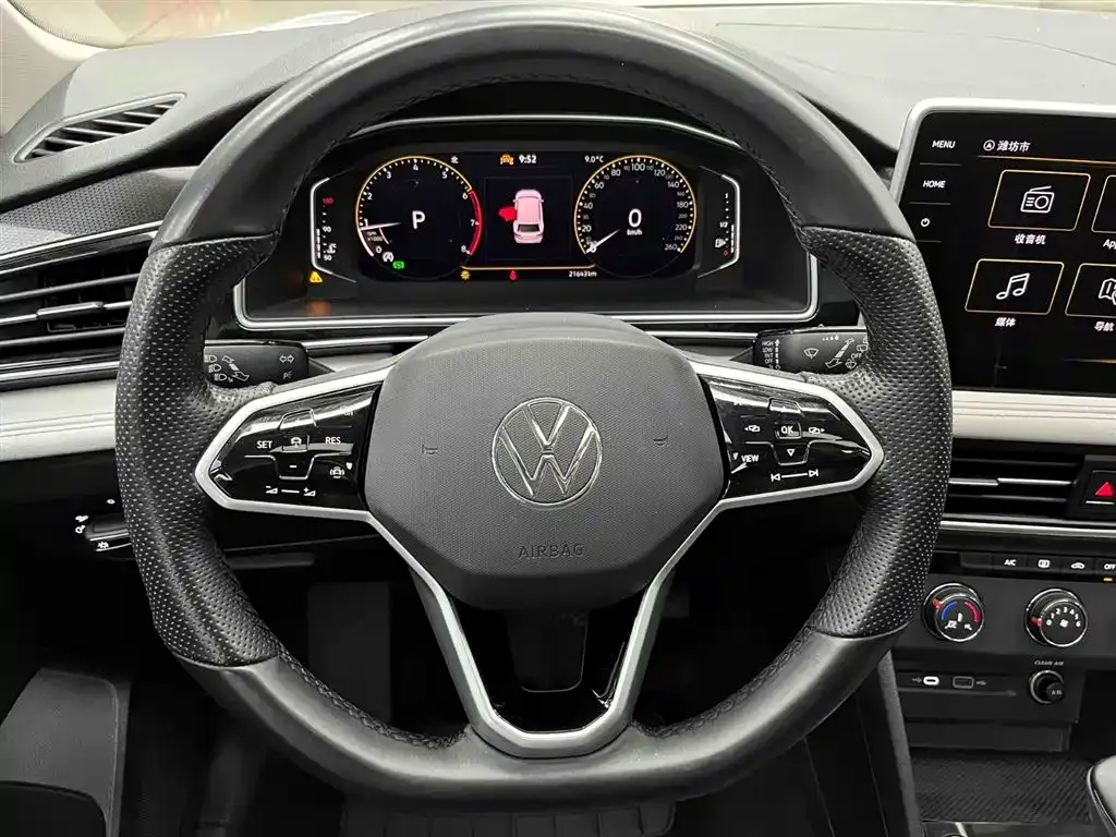 Volkswagen Tiguan L — фото 9