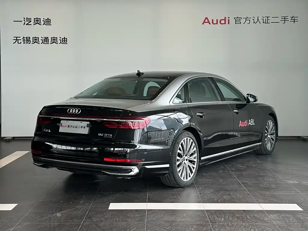 Audi A8 — фото 10