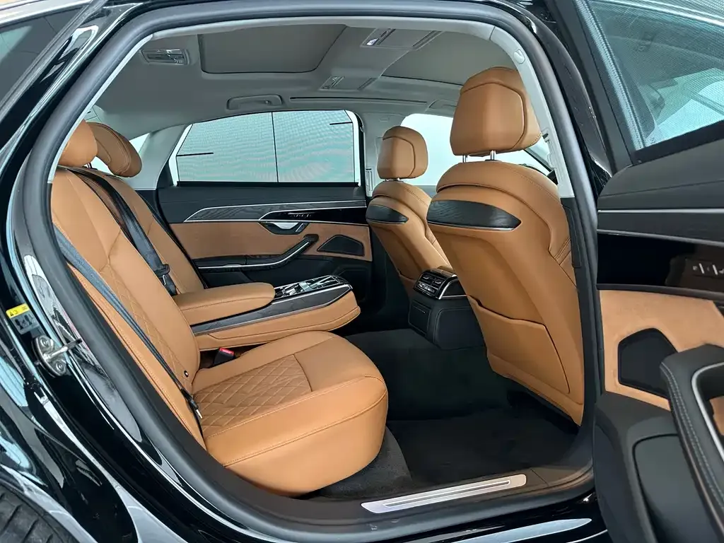 Audi A8 — фото 4