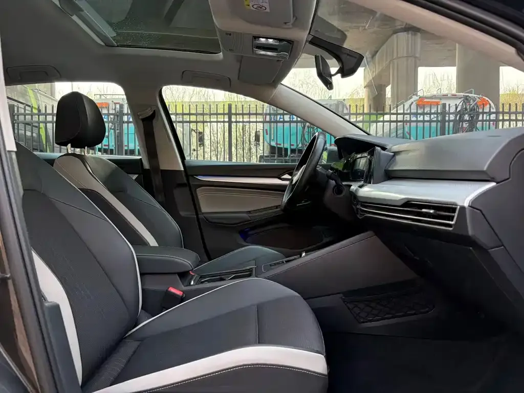 Volkswagen Golf 2021 из CN, фото 4