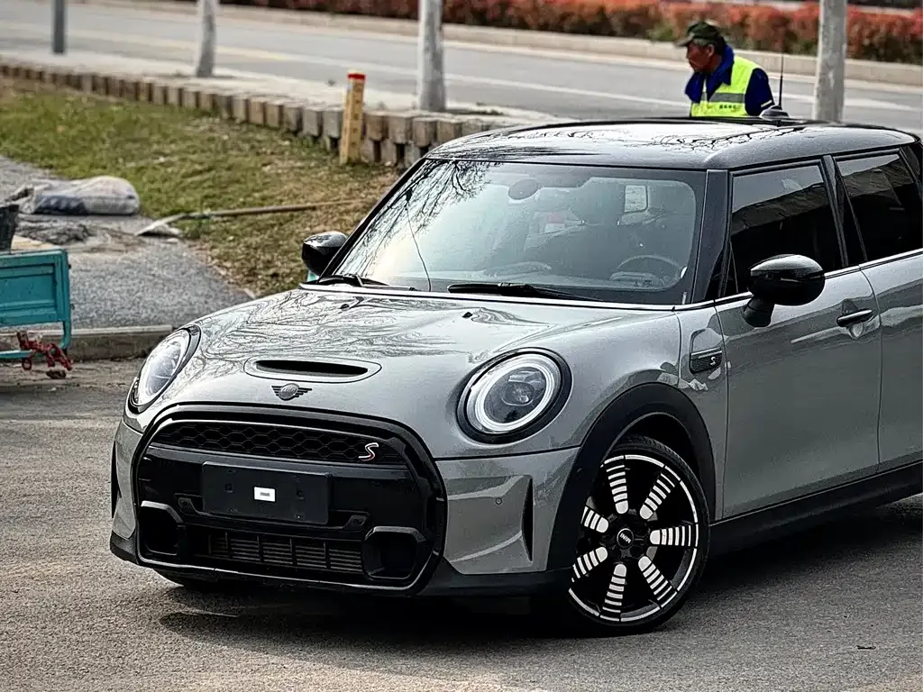 MINI Cooper (3-door) 2021 из CN, фото 2