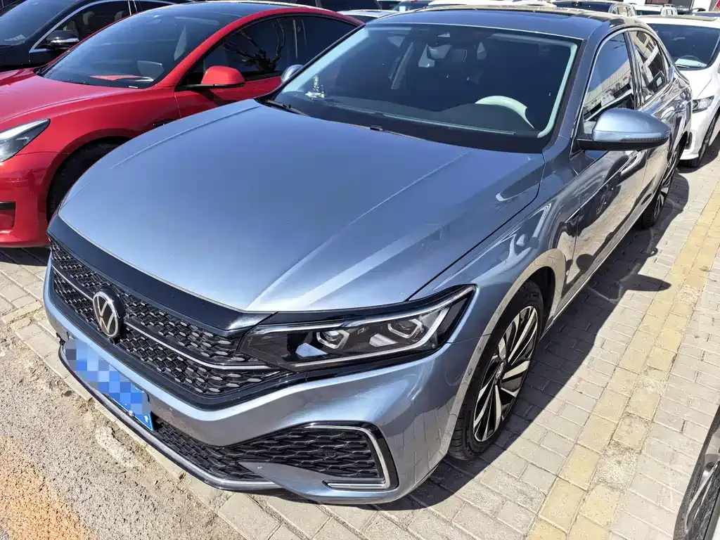 Volkswagen Passat — фото 1