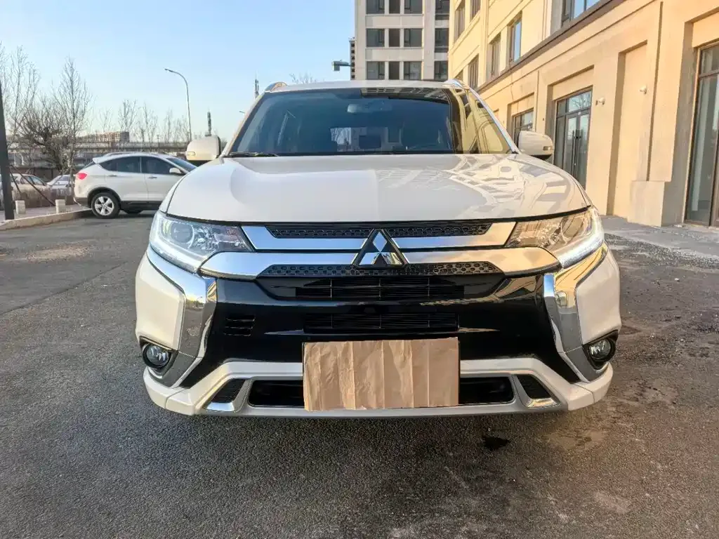Mitsubishi Outlander — фото 9