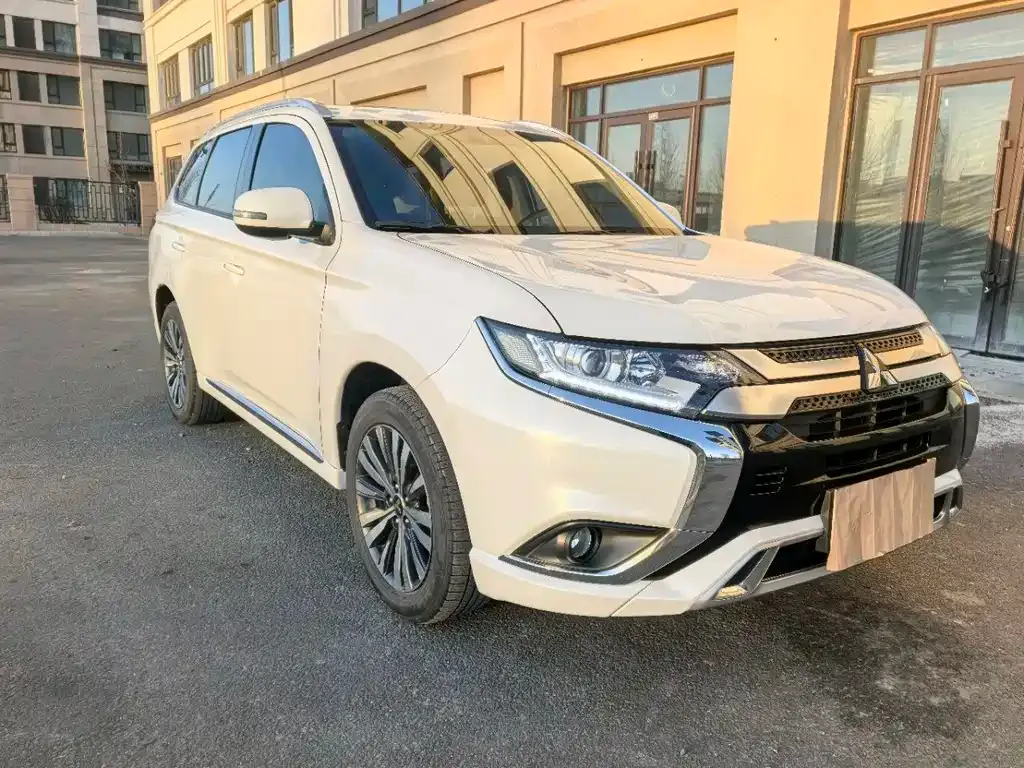 Mitsubishi Outlander — фото 8