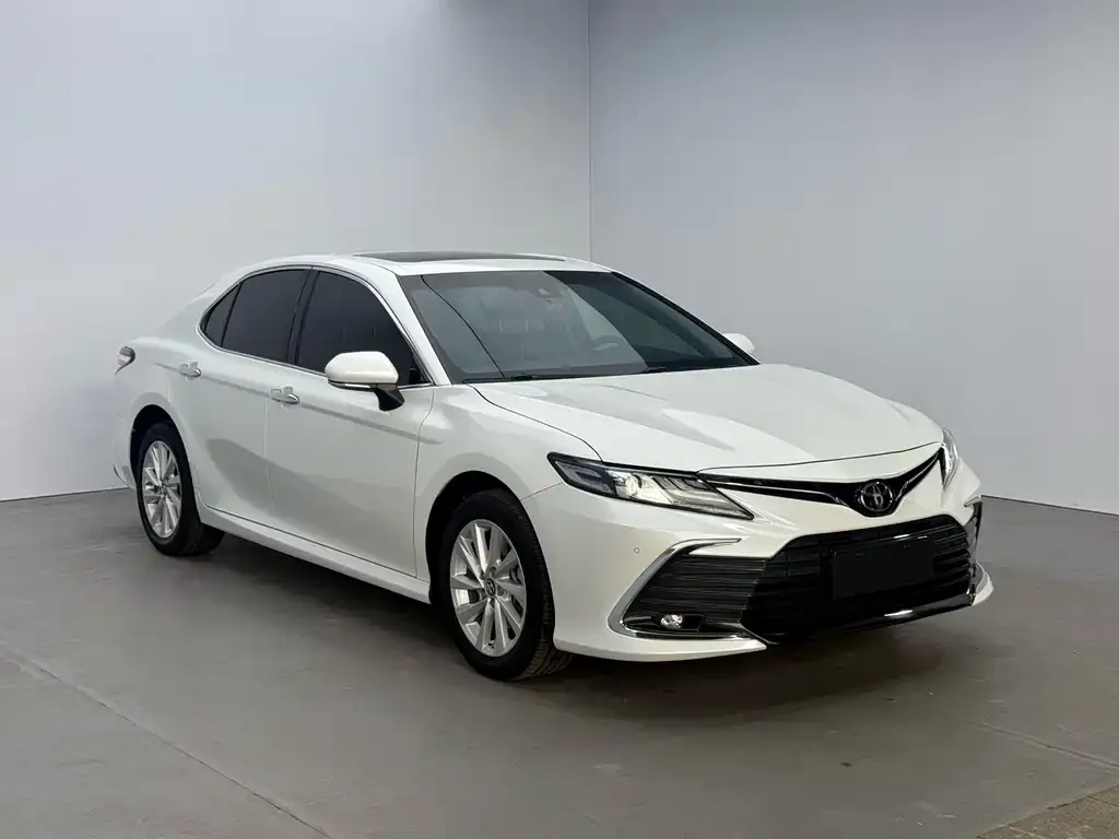 Toyota Camry — фото 8