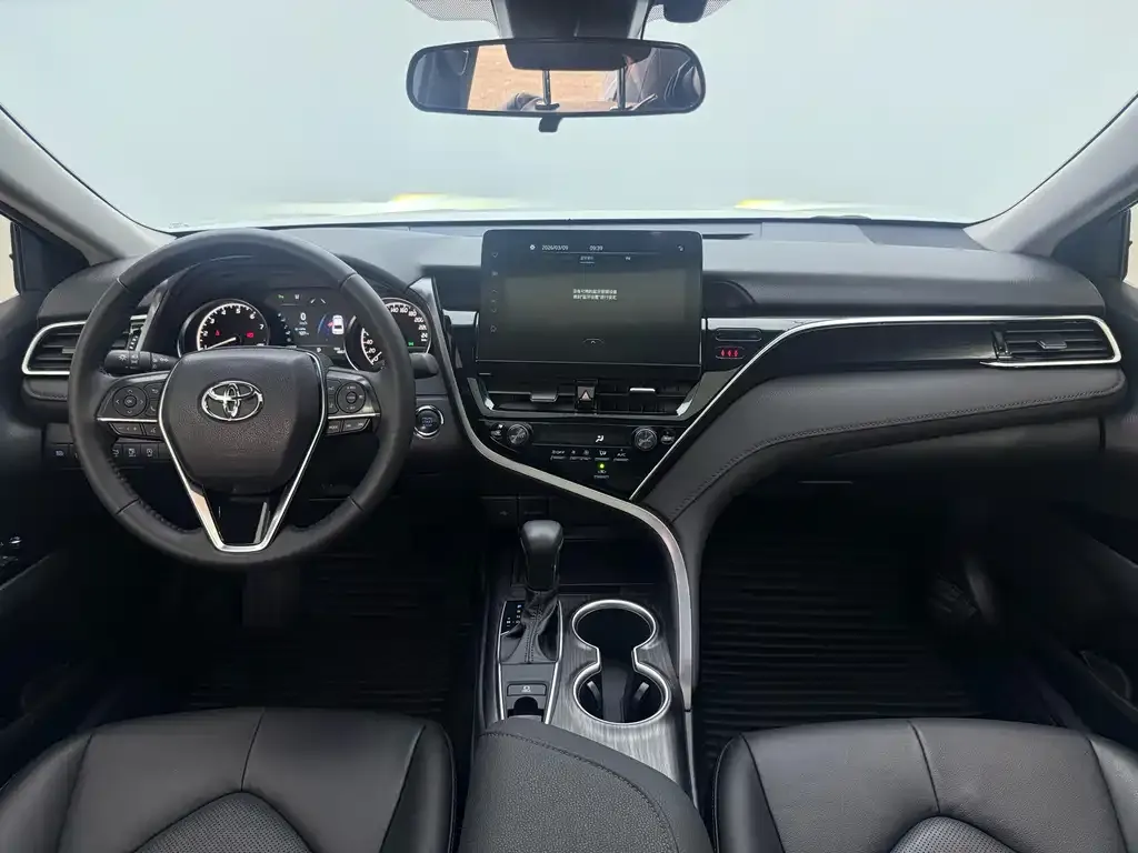 Toyota Camry — фото 9