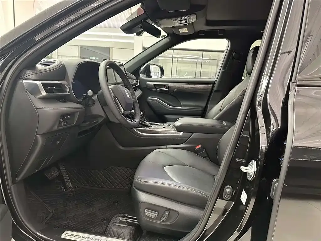 Toyota Crown Kluger 2025 из CN, фото 6