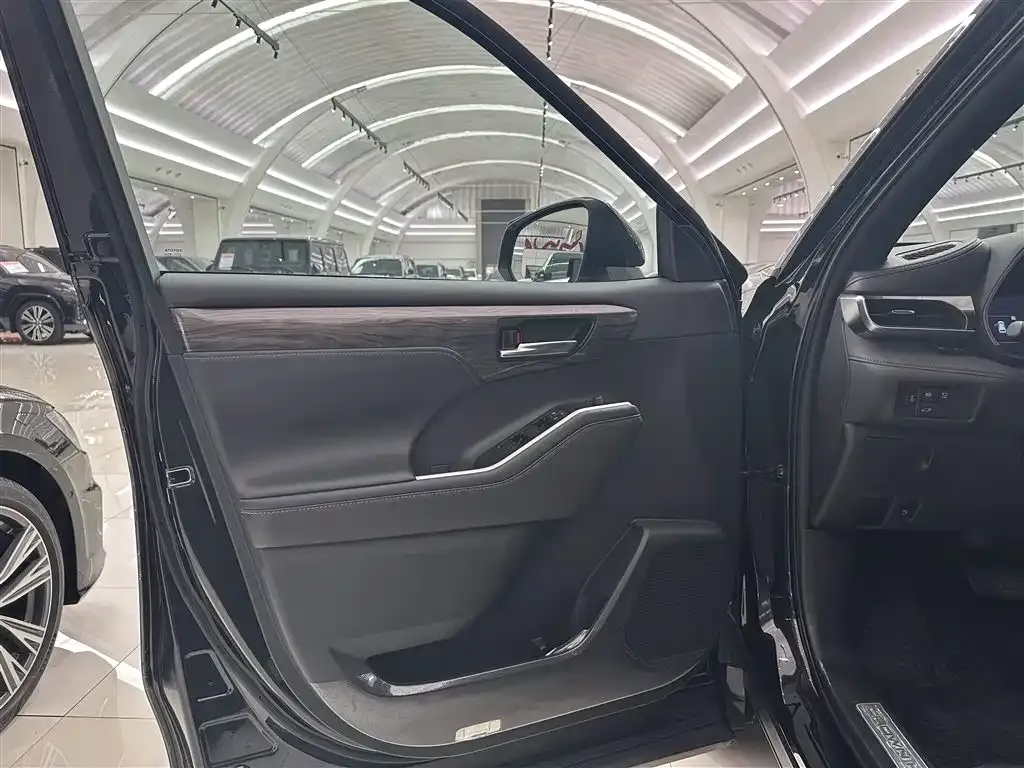 Toyota Crown Kluger 2025 из CN, фото 5