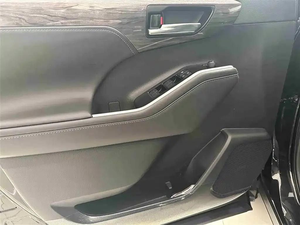 Toyota Crown Kluger 2025 из CN, фото 3
