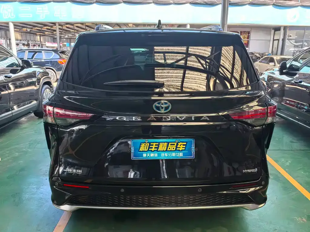 Toyota Granvia 2023 из CN, фото 6
