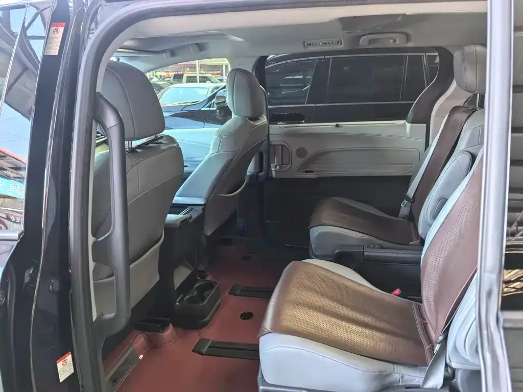 Toyota Granvia 2023 из CN, фото 5