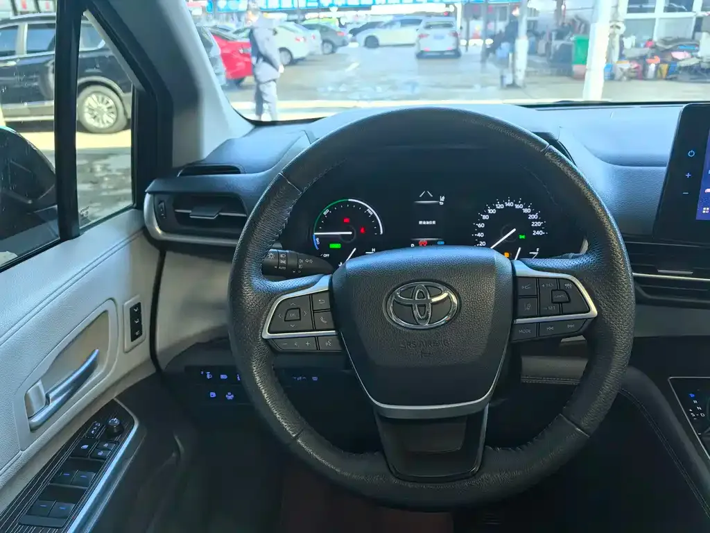 Toyota Granvia 2023 из CN, фото 8