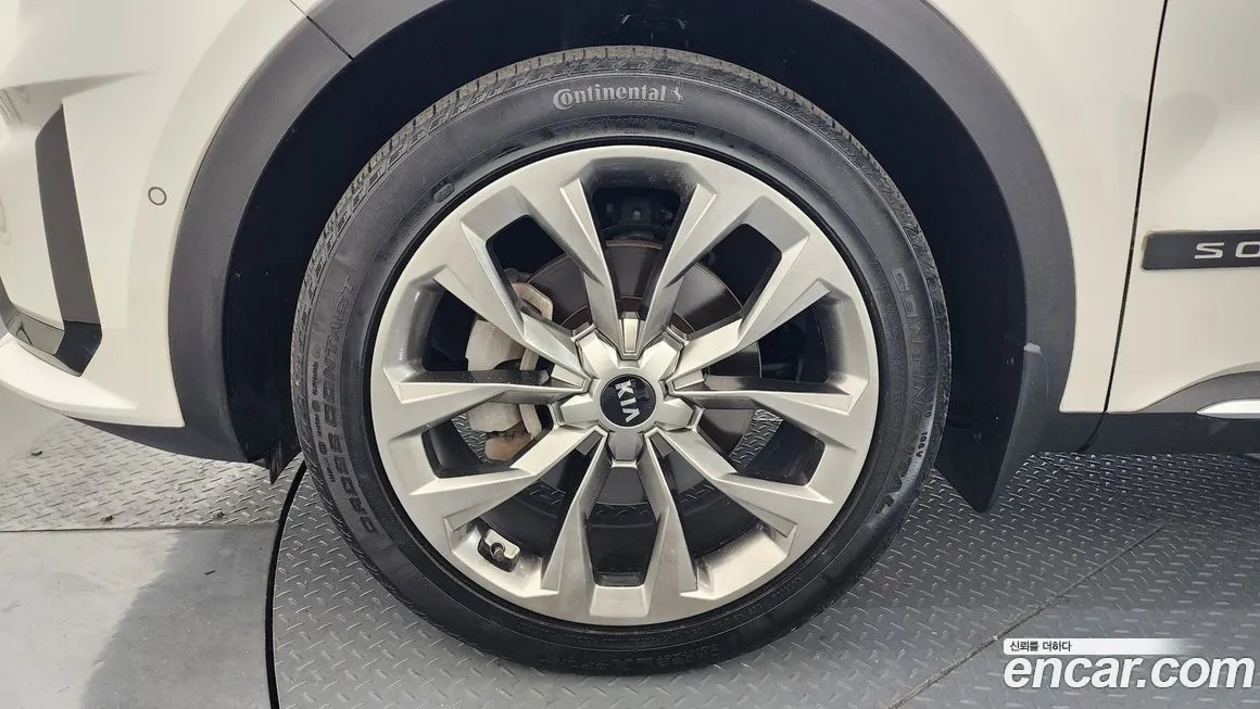 Kia Sorento — фото 6