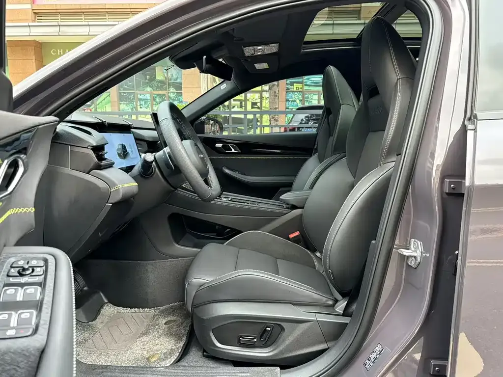 Lynk & Co 03 2025 из CN, фото 6