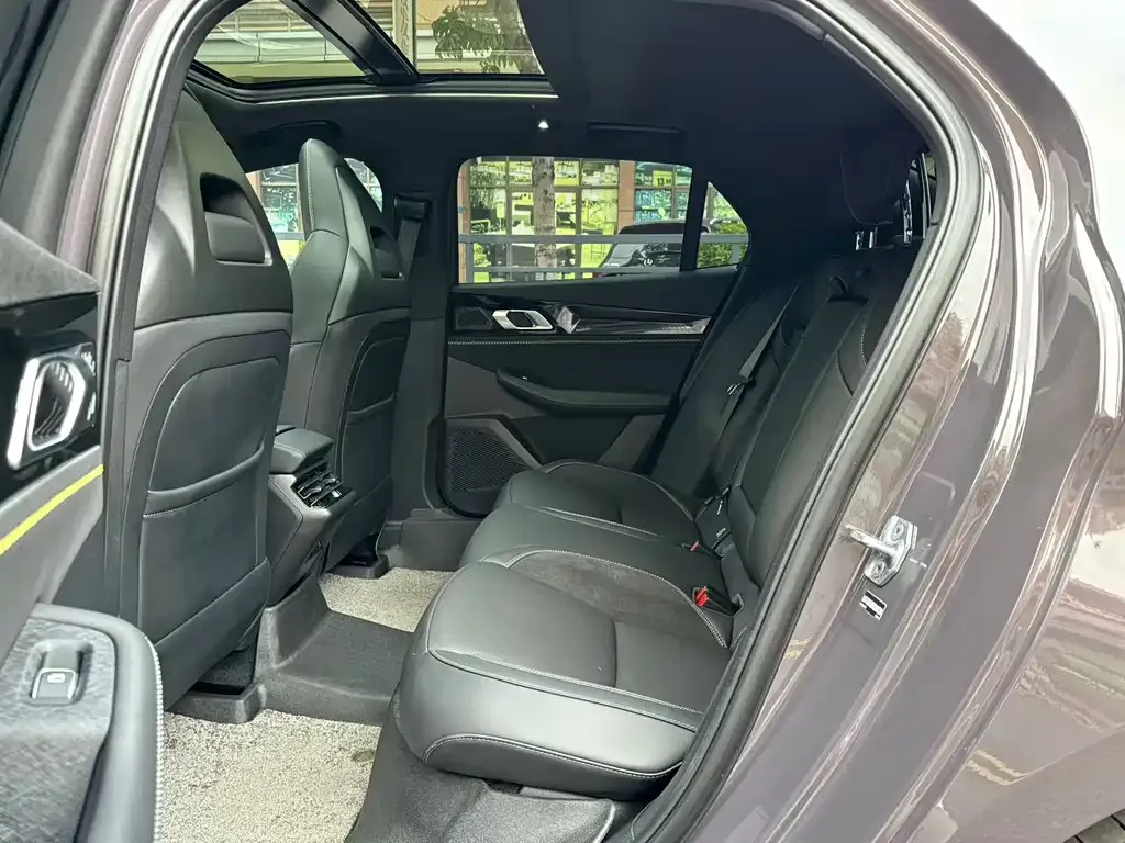 Lynk & Co 03 2025 из CN, фото 3