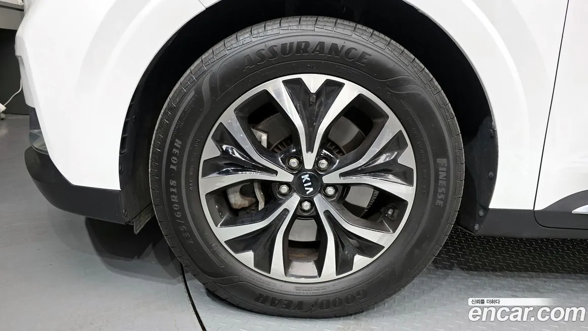 Kia Carnival — фото 10