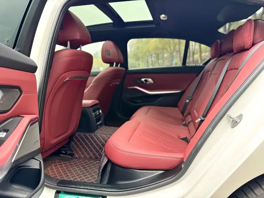 BMW 3 Series 2024 из CN, фото 2