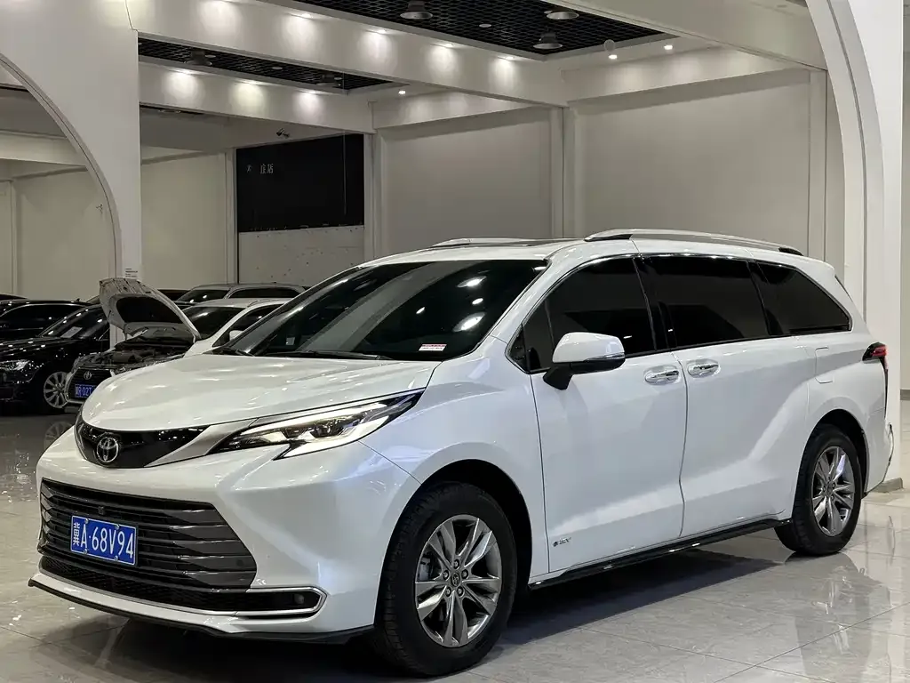 Toyota Sienna 2024 из CN, фото 1