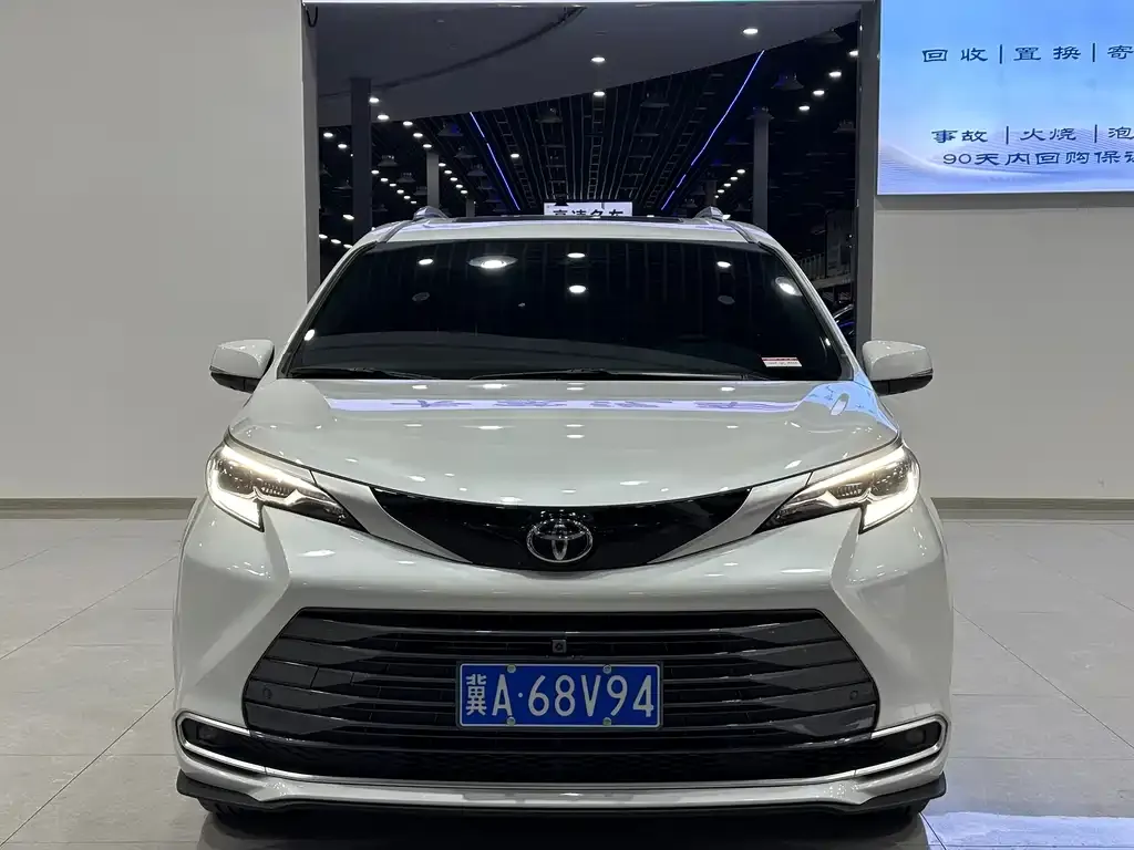 Toyota Sienna 2024 из CN, фото 3