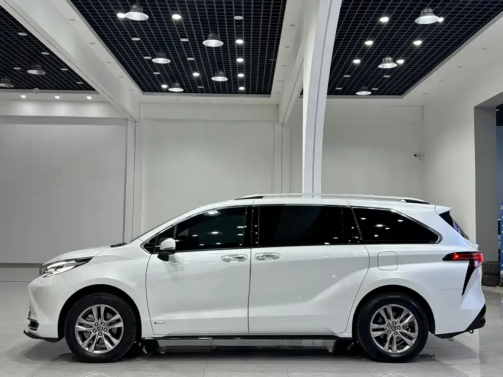 Toyota Sienna 2024 из CN, фото 7