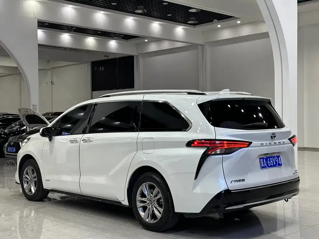 Toyota Sienna 2024 из CN, фото 6