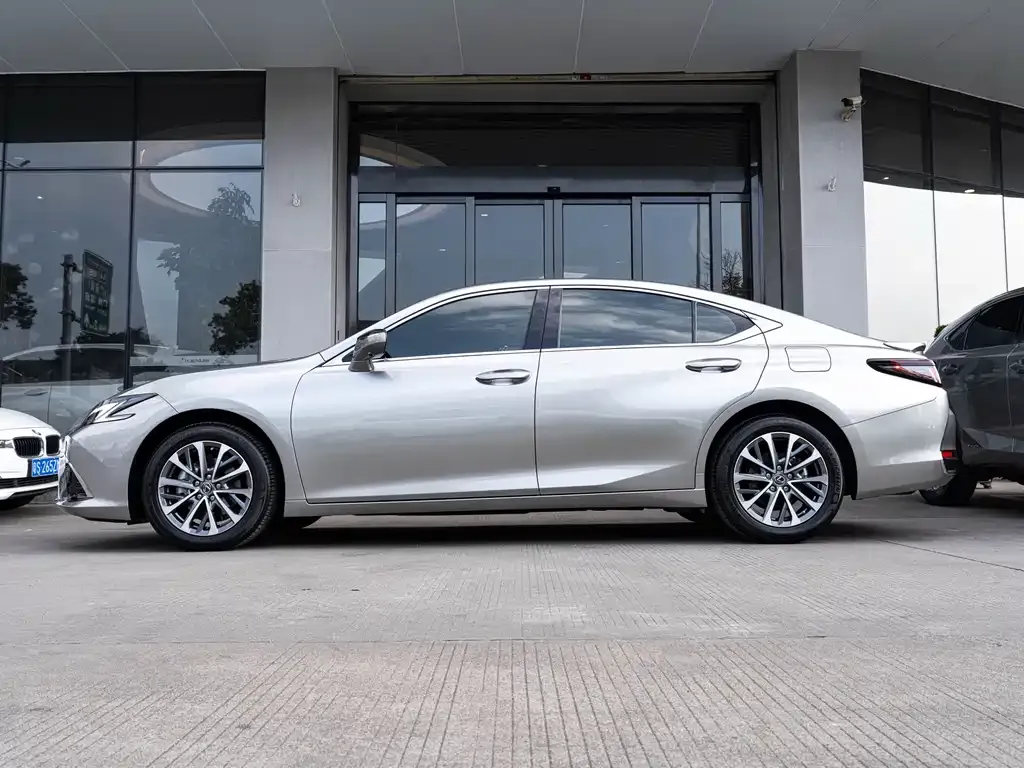 Lexus ES 2025 из CN, фото 7