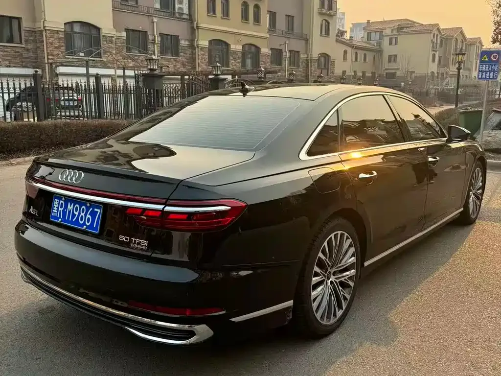 Audi A8 — фото 6