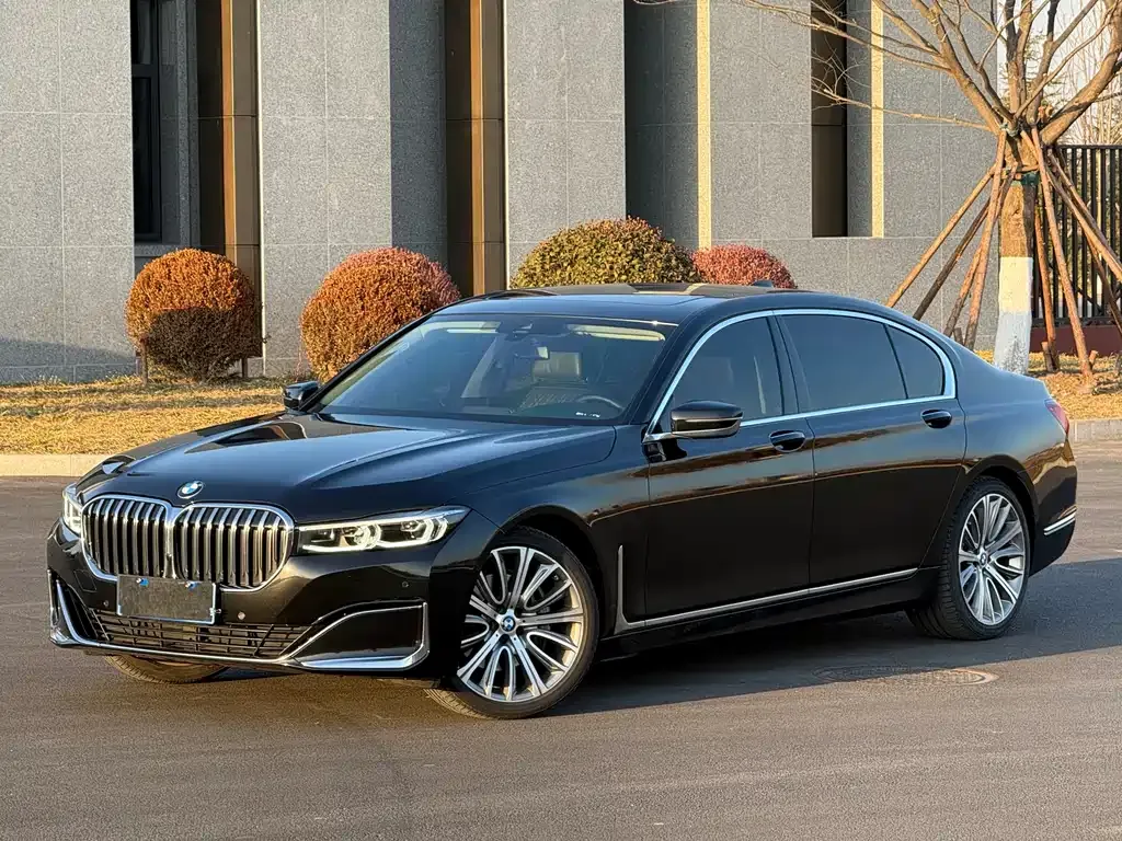 BMW 7 Series — фото 1