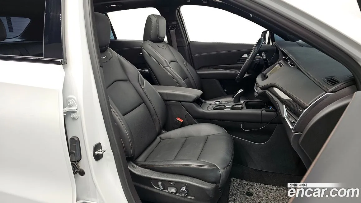Cadillac XT4 2023 из KR, фото 4