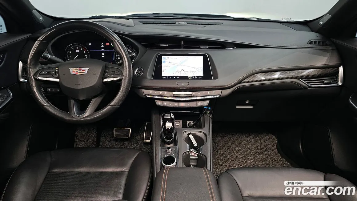 Cadillac XT4 2023 из KR, фото 2